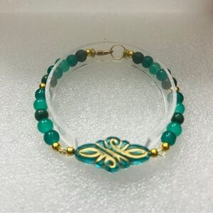 Emerald Green and Gold Beaded Bracelet with pattern trimmed in gold charm (6BB04